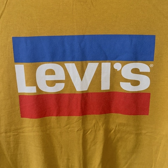 NWOT Levi yellow and red and blue logo vintage classic tee size small - Picture 2 of 5